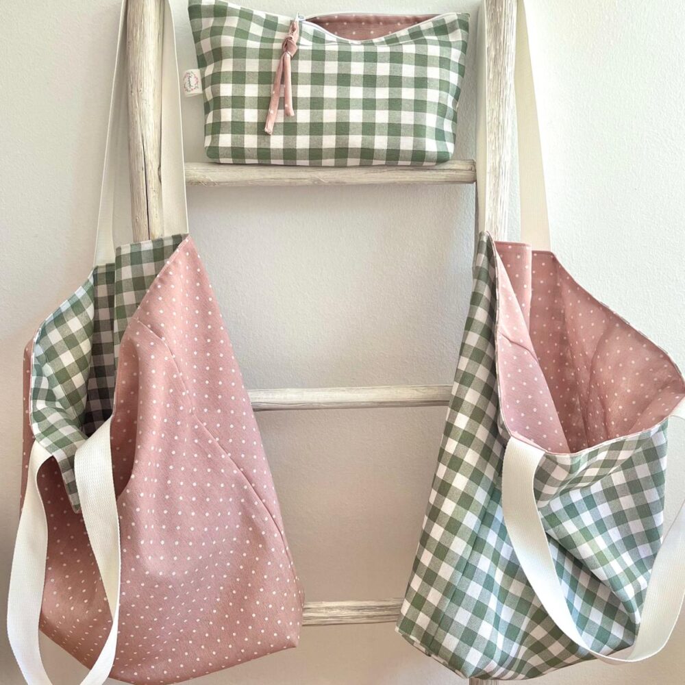 Ir a página bolsa-pepa-reversible-vichy-verde-y-topito-rosa