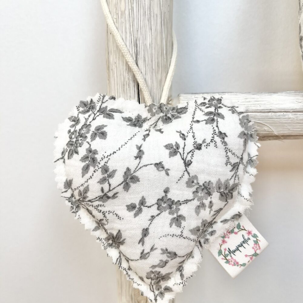 Corazón flor de cerezo gris
